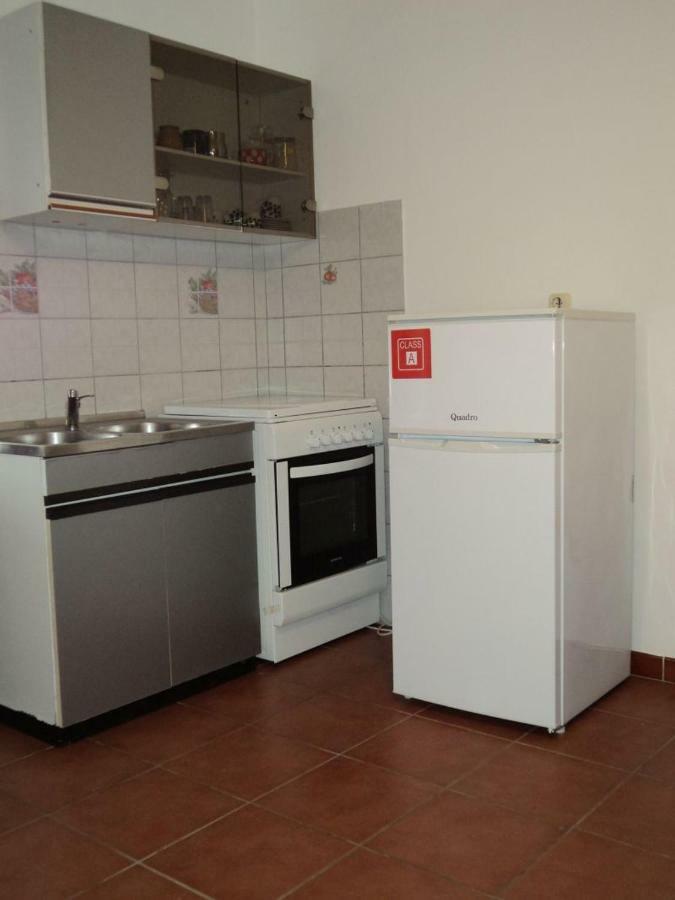 Studio Apartments Ana Rovigno Esterno foto