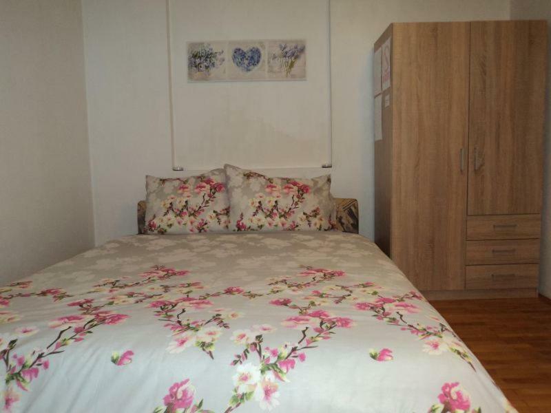 Studio Apartments Ana Rovigno Esterno foto