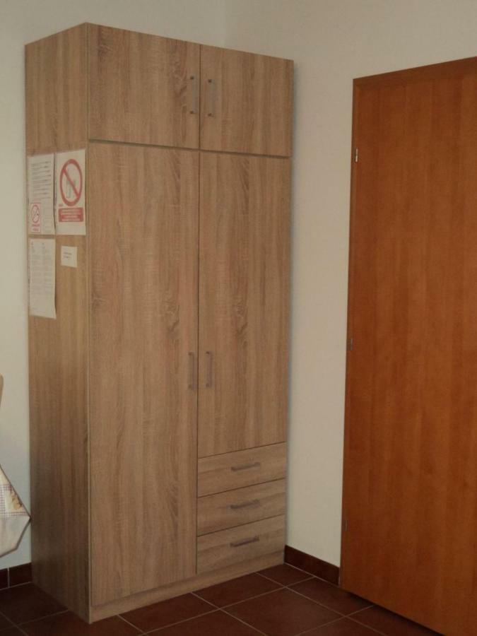 Studio Apartments Ana Rovigno Esterno foto